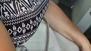 Flashing Mature MILF In Lima Streets