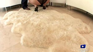 Liza Del Sierra Offre Son Beau Et Gros Cul À Un Black