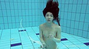 Roxalana Cheh Underwater Pussy Exposure