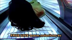 I watch the milf with big breasts in the solarium