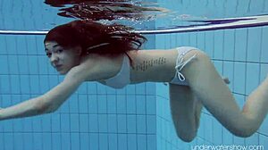 Roxalana Cheh Underwater Pussy Exposure