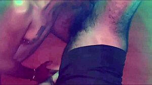 uma festa a tres com doces travessuras gay no halloween