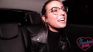 Pam et Anita deux coquines très excitées dans un trio ffh