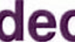 look, this naturale brunette fingers herself to orgasm!