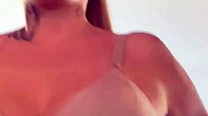 eu na academia fazendo cardio tirei a camiseta e fiquei de sutia tesao grande bucetinha molhadinha