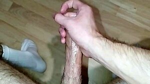 Young Amateur Orgasms From Huge Cock Massage And Cum?