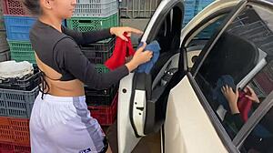 Llevo A Lavar Mi Carro Y Termino Follando Con La Señora Y Me Corro En Su Cara!