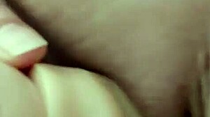 Mature turkish woman enjoys wet pussy dildo