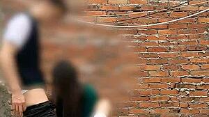 Sexo publico se coge a su compa�era atr�s de los salones alumna de la federal se la chupa en la escuela mexicanas putas parte 1