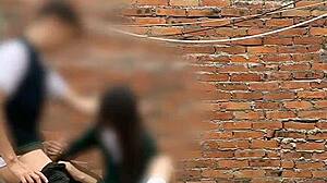 Sexo publico se coge a su compa�era atr�s de los salones alumna de la federal se la chupa en la escuela mexicanas putas parte 1