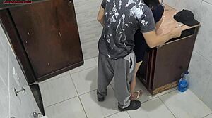 confiei na minha esposa para receber o encanador olha o absurdo que ela faz com ele