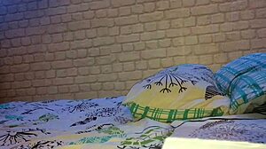 This amateur twink does anal self-fucking so well