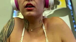 I sweat in the gym, my pussy dripping wet with horniness