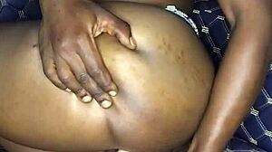 12 इंच डिल्डो गहरी गांड डालने से जांघें कांपती हैं