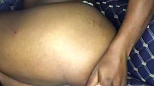 12 इंच डिल्डो गहरी गांड डालने से जांघें कांपती हैं