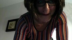 Buzzingbirdz Olga squirt machine mops floor