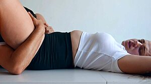 instead of lunch i fed him my pussy