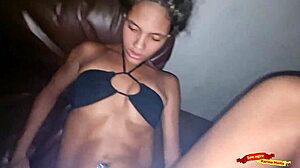 acordei com meu padrasto botando o pau dele na minha boca while in lingerie.