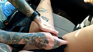 she pays taxi driver with close up