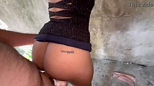 Mando a lavar una ropa con la vecino pero le propongo que me una mamada y sexo