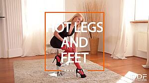 Delicious Aisha Fingers Her Pussy Intensely In Stockings