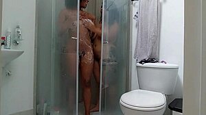 me follo con mi vecina morena en su ducha medellin colombia