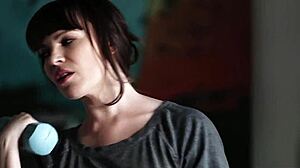 Bootylicious stepmom screwed doggystyle in bedroom