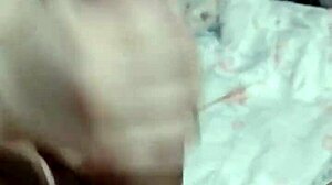 Novinha chupando e masturbando com dedo seu comedor segue para ver videos novos todos os dias