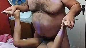 Tiuzao and novinha tarada, she’s obsessed with old daddy ass daily, oops