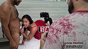 bastidores da filmagem com a morena safada fodendo e ganhando muito leite dos machos 😈