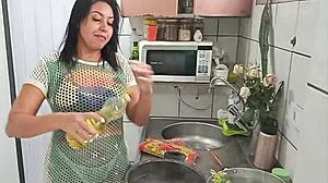 sarah rosa, why are you cooking that sexy macaroni so sensually