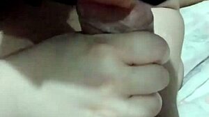 Novinha chupando e masturbando com dedo seu comedor segue para ver videos novos todos os dias