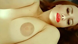 How does this big ass milf finger her creamy pussy so well?