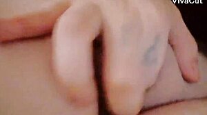 Slut fingers her perfect pussy in softcore solo scene