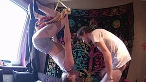 Jovencita mamando en suspension!