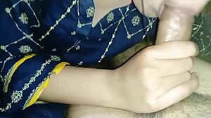 Indian bhabhi gives blowjob, deep sucks big dick, eats cum to satisfy 😋