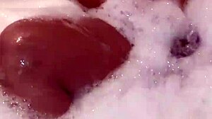 Look how I shake my big ass in the jacuzzi, come join the fun with this ebony latina.