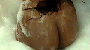 Look how I shake my big ass in the jacuzzi, come join the fun with this ebony latina.