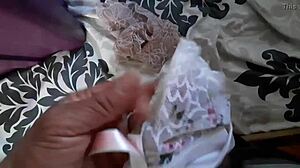 Mi cuñada shows off her big ass and tits