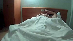 Fetiche De Chupada De Pies Que Acaba Con Una Dura Empotrada Anal