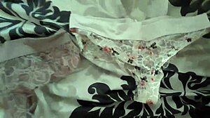 Mi cuñada shows off her big ass and tits