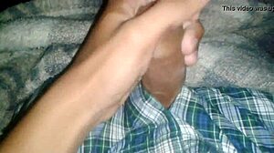 tocando mais uma punheta sozinho em casa