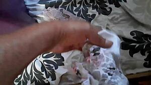 Mi cuñada shows off her big ass and tits