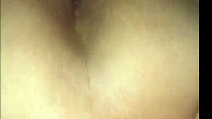 soquei meu pau grande na buceta da mulher do meu amigo ate gozar muito em cima dela