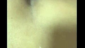 soquei meu pau grande na buceta da mulher do meu amigo ate gozar muito em cima dela