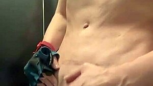 What does the old Brazilian housewife smell like at the gym, ready for cuckold action