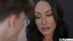 Milf Jennifer Can't Resist Young Actor's Cock 😉