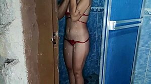 Me aprovecho de mi cuñada que es muy despistada y la follo antes que llegue mi hermano