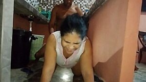 मोटी पड़ोसन चूत चाटकर जोरदार चोदती मुझे