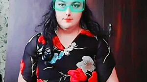 Descriptive Twerking Big White Ass Crossdresser Sissy in Amateur Gay Webcam Show